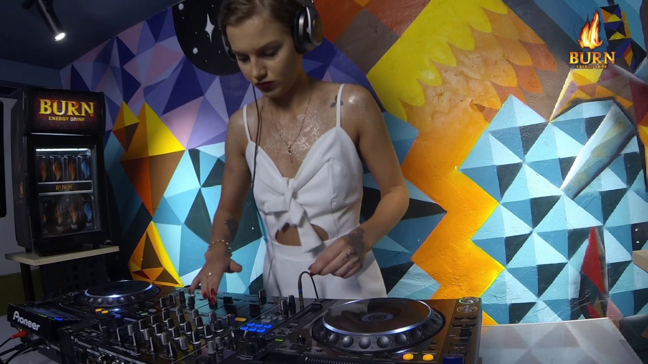 Xenia - Live @ Radio Intense 20.06.2017