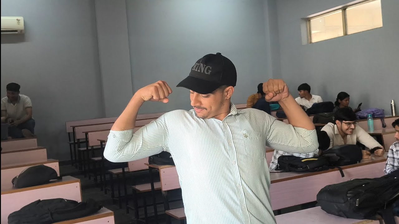Hemant ke biceps or chest dekho 😁😁