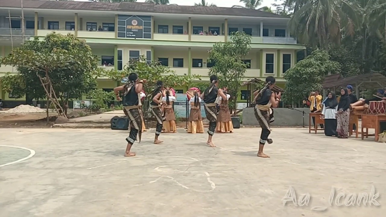 Traditional Art (Rampak Bedug) Sanggar Seni Kalimusada (YPI Babunnajah) di STKIP Babunnajah
