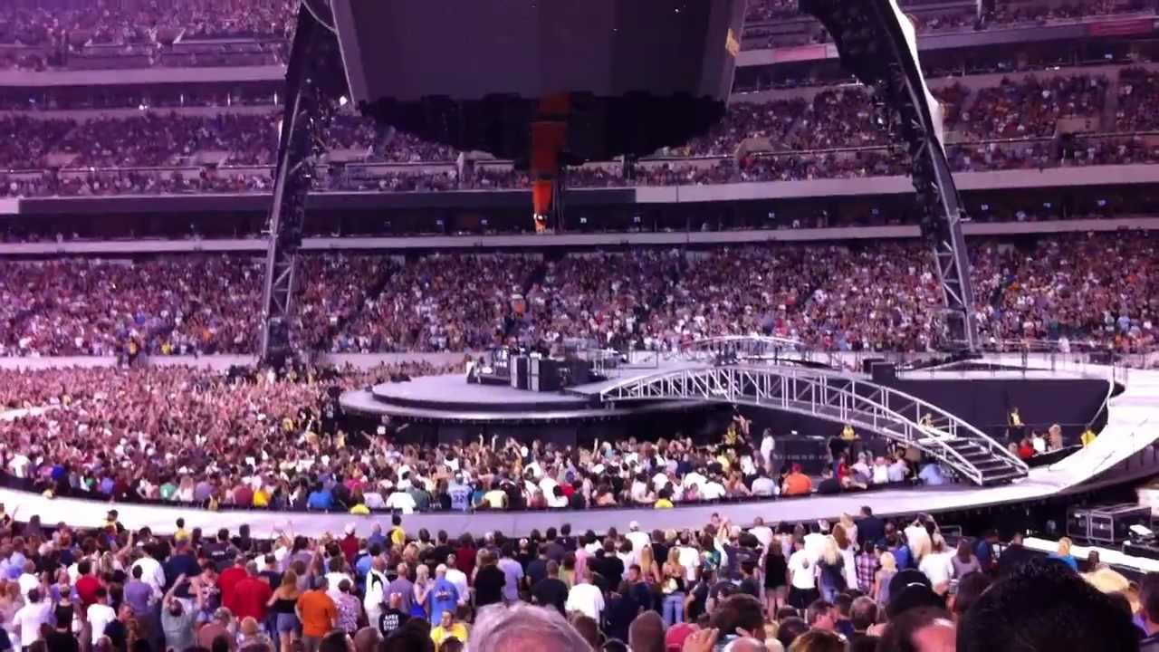 U2 360 Tour: U2 take the stage in Philadelphia at Lincoln Financial Field, 7/14/2011