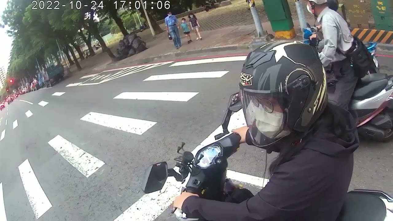 【CC字幕】不會騎車還出來害人的，我見一次噴一次（有聲爭論）