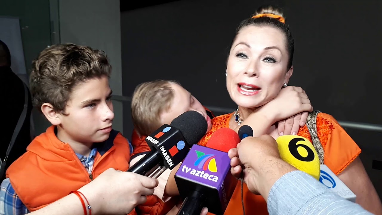 LETICIA CALDERÓN SUS DOS HIJOS LA LLENAN DE AMOR TIENES QUE VERLO MADRE EJEMPLAR