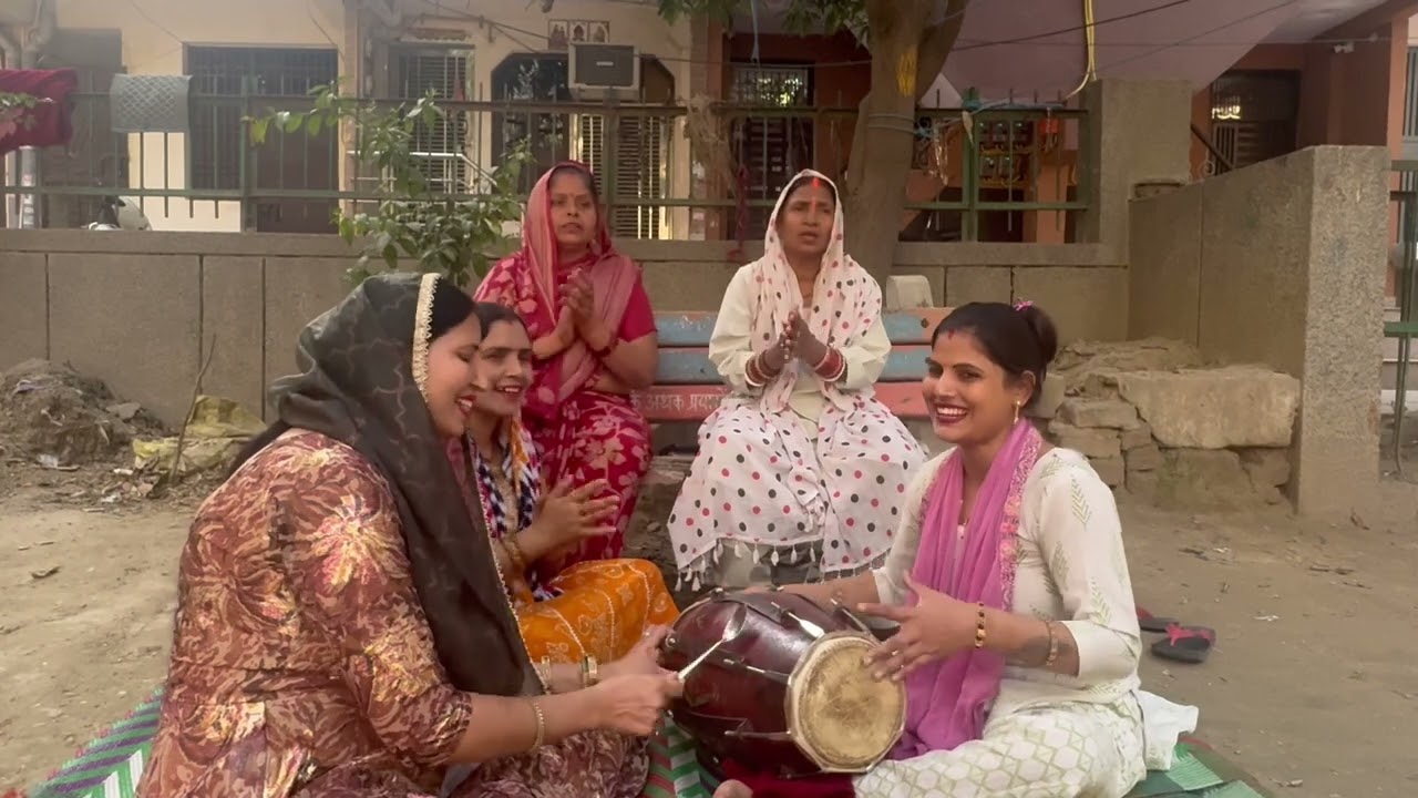 देहाती लोकगीत #मजाक से लोटपोट 🤣😂अरे बदमास डुकरिया छुवावे ना पेर #अरे गौरी 100 का ले जा #लोटपो
