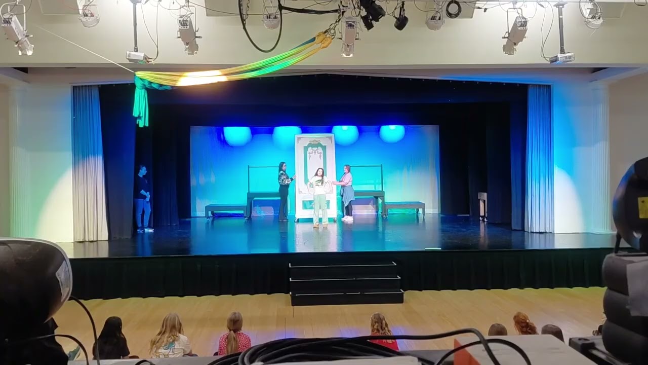 OUAS: Vol 2 - Do You Wanna Build a Snowman Run on Stage