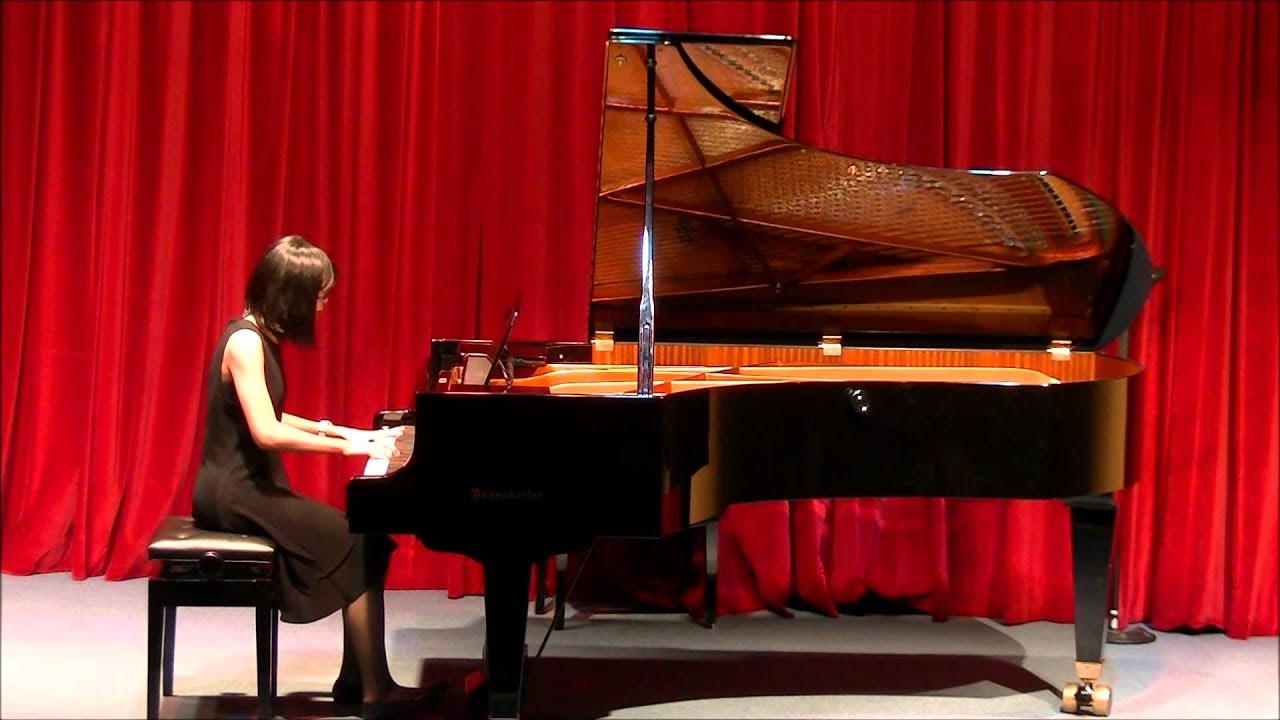 Hazel plays Wedgwood's Wheels of Time