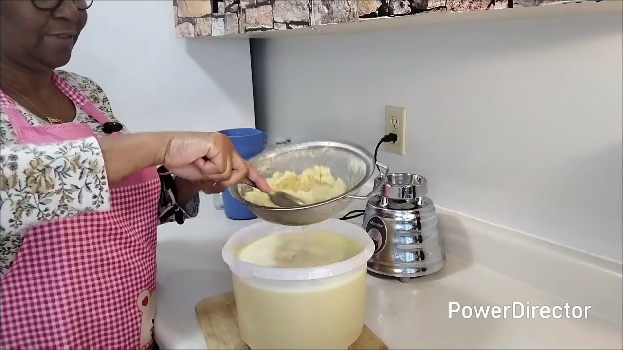 Making home style pineapple juice with ginger 