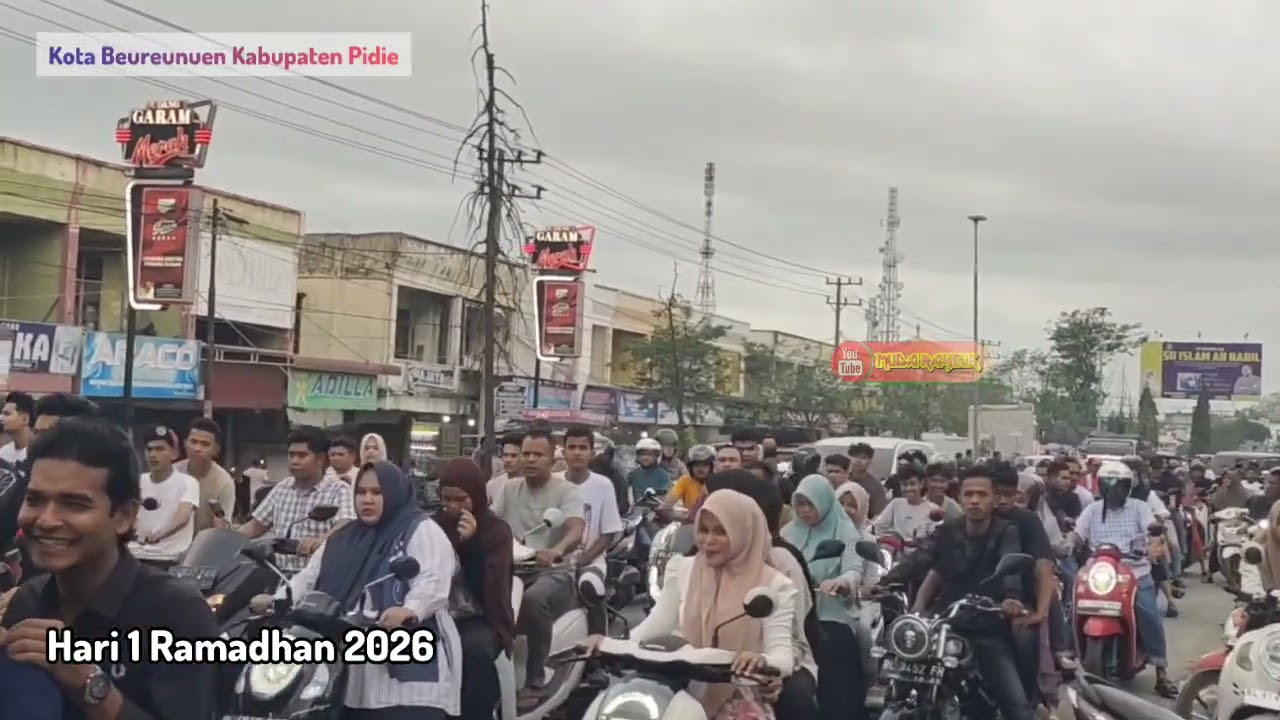 Masyarakat Berburu Takjil. Lintas Banda Aceh Medan Macet Total.