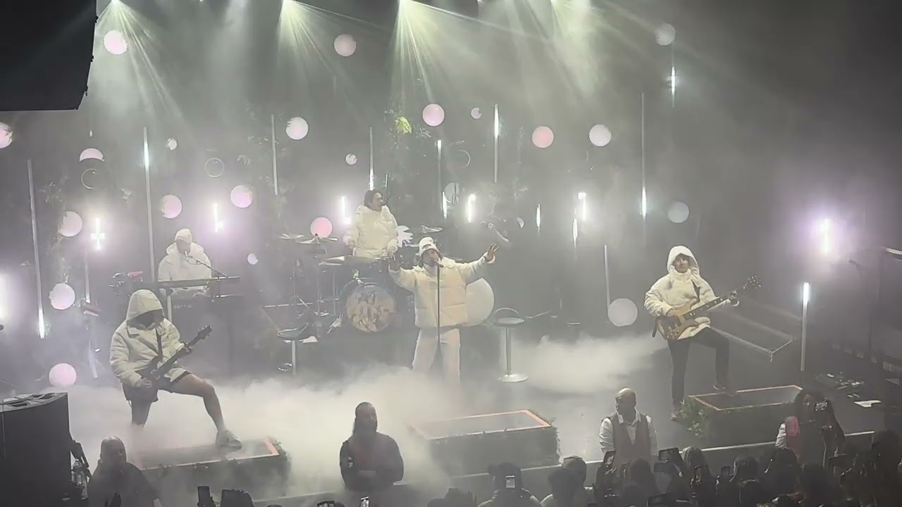 Don Broco - Stay Another Day (East 17 cover) & Thug Workout (Koko, London, Dec 19, 2023) LIVE/4K