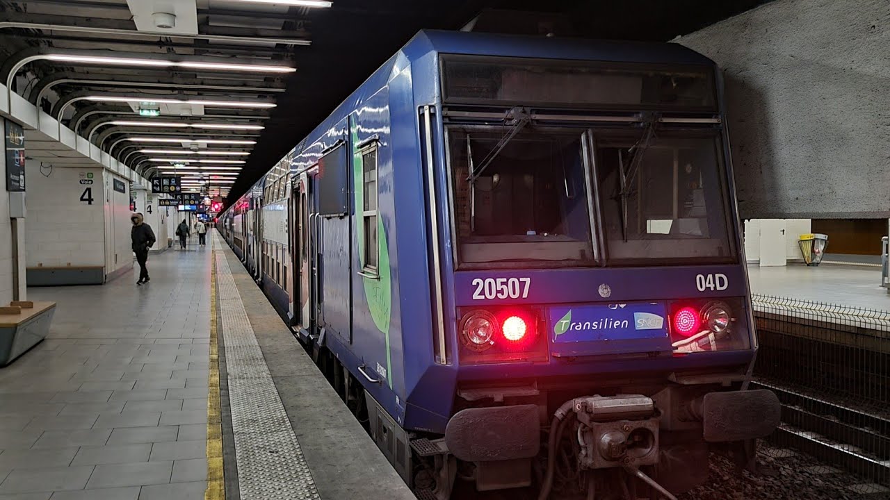 (FHD) Un Spot en Souterrain (voies RER D)  à Gare de Lyon