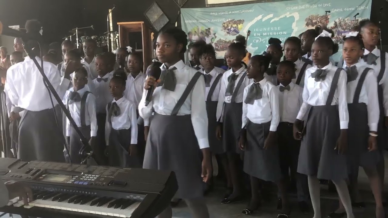 Anyen pa enposib pou BonDye…La chorale des enfants de la première église du nazaréen de Saint Marc