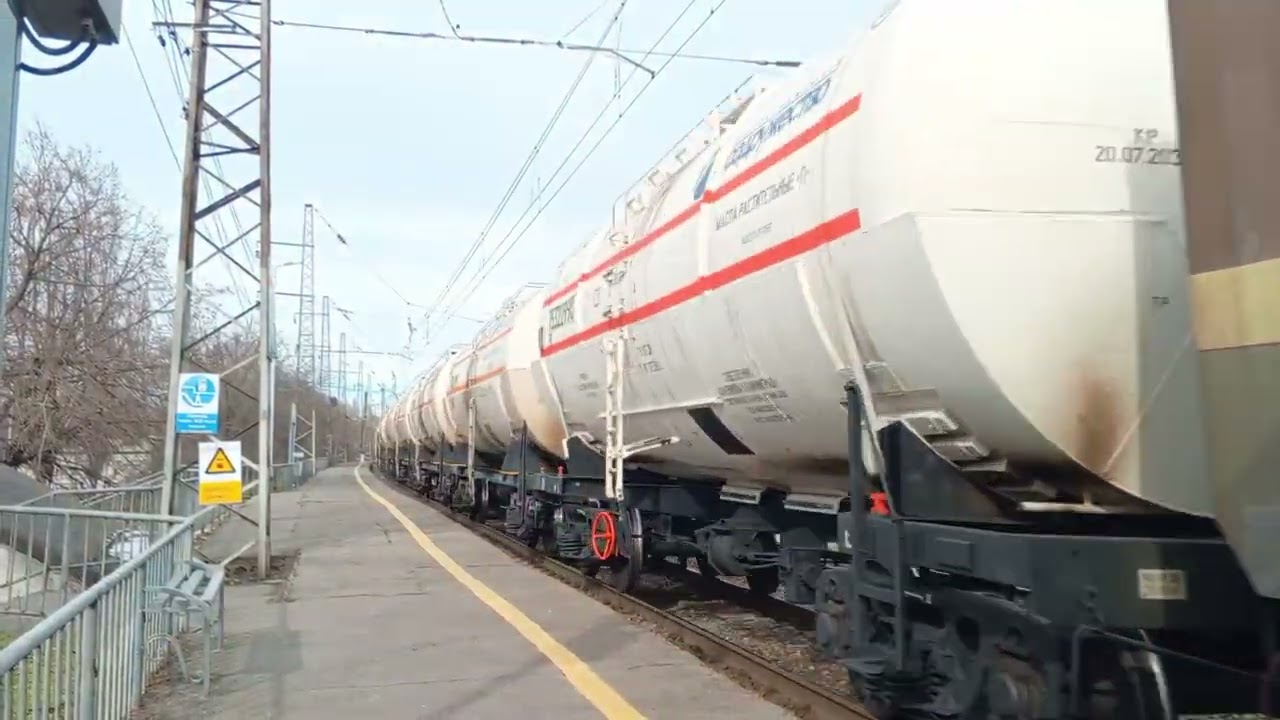 Электровоз ВЛ80С - 2125 с грузовым поездом