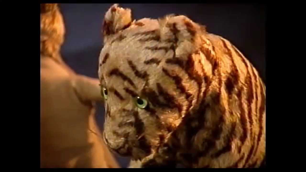 Digitized opening to The Many Adventures of Winnie the Pooh (1997 UK VHS)