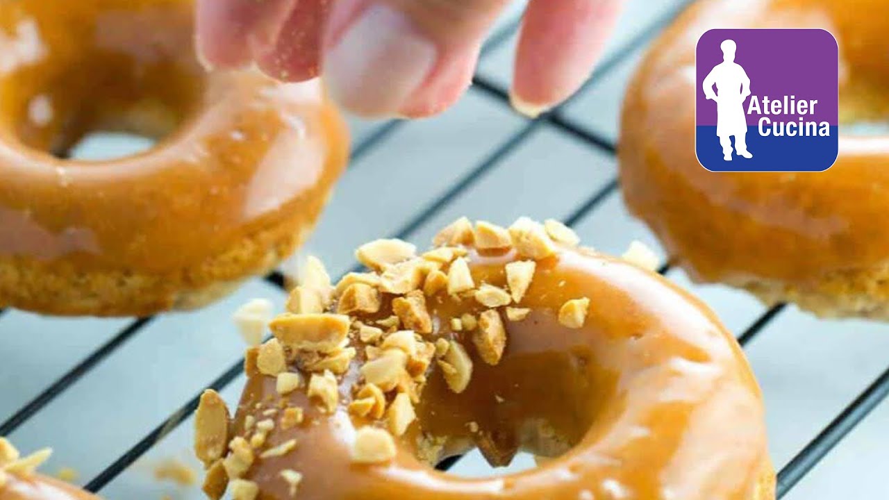 CIAMBELLINE ALLE NOCCIOLE CON GLASSA AL CIOCCOLATO BIANCO E CARAMELLO RICETTA