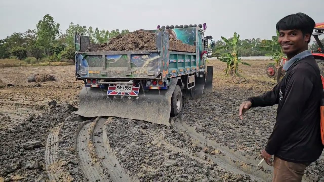 ดั้มดินมันส์ๆรถดั้มยังกะมด Dump Trucks Tractor