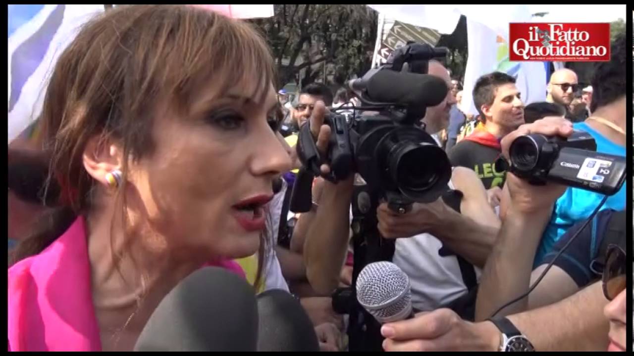 Pride a Roma, Luxuria sbotta contro la trans: 