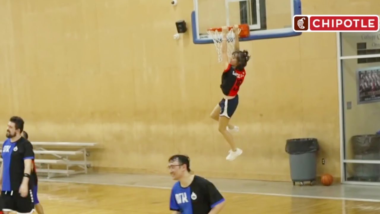 Esfand leaves Maya dangling from the hoop - OTK BASKETBALL
