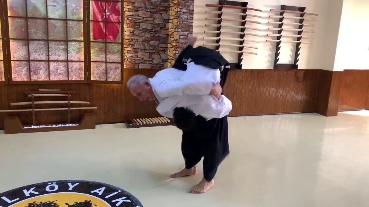 Ryotedori Uchi Kaiten Koshinage | Yetişkin Aikido | Genç Aikido |