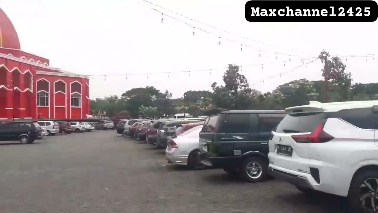 Potret parkiran masjid merah pandaan pasuruan saat weekend 