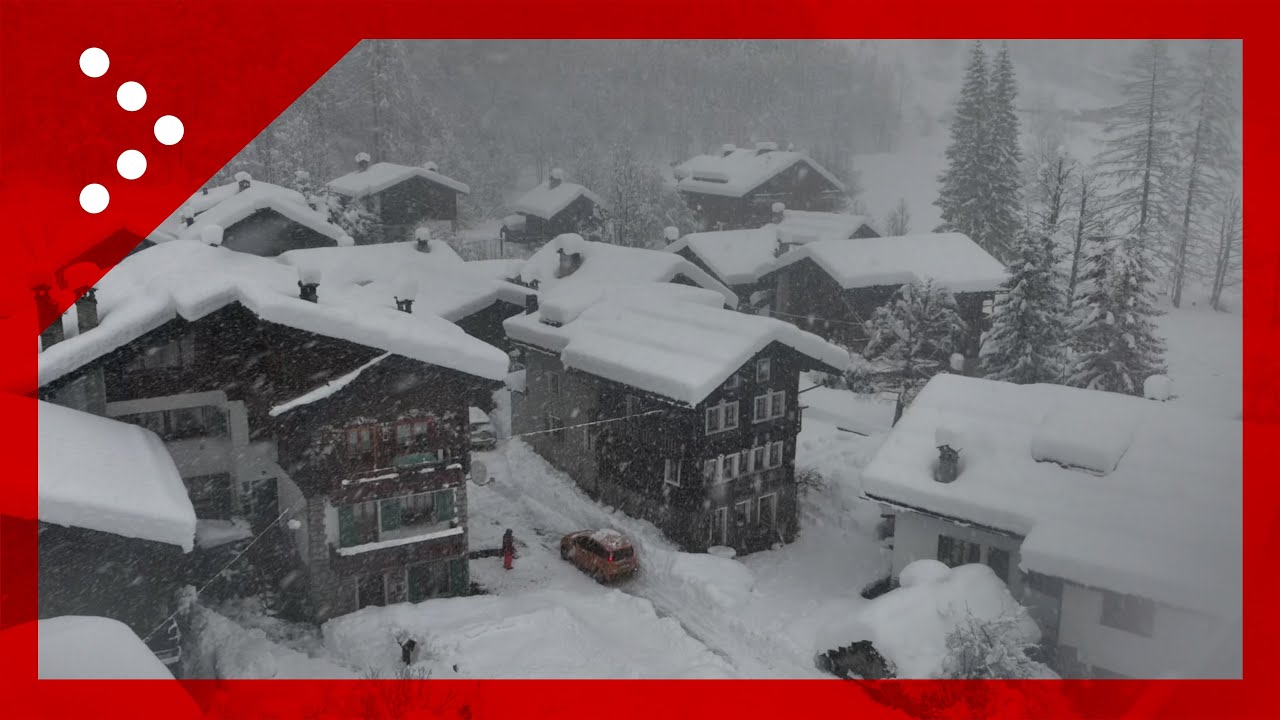 Nevica incessantemente a Macugnaga, accumuli sfiorano il metro: le immagini dal drone
