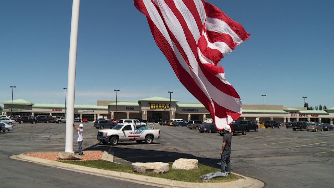 Raising a Large Flag on a Steel Crank Flagpole