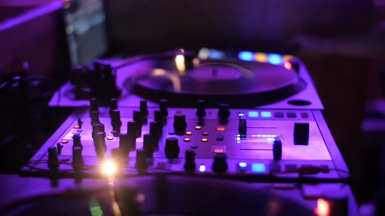 Dynamic house music 