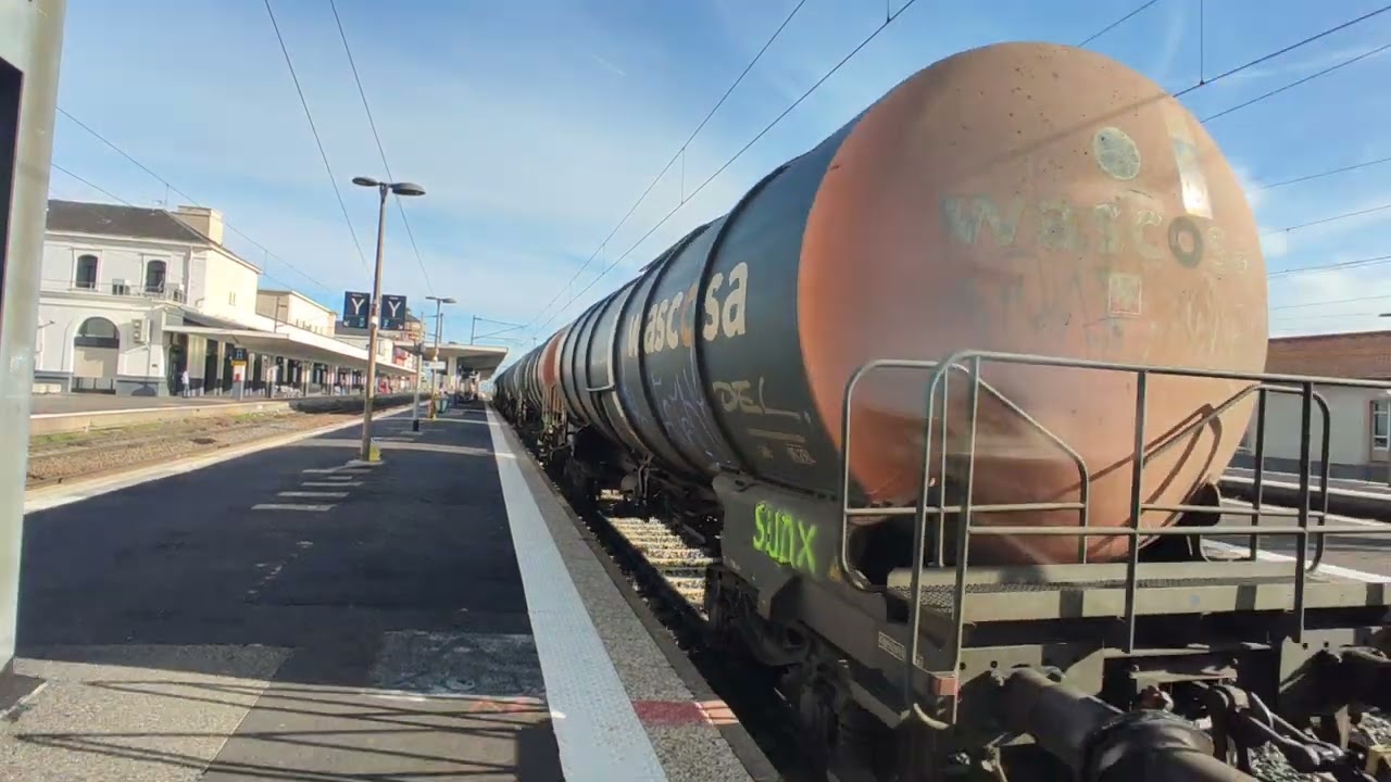 Hexafret en gare de Clermont Ferrand bb 75000 + citernes.