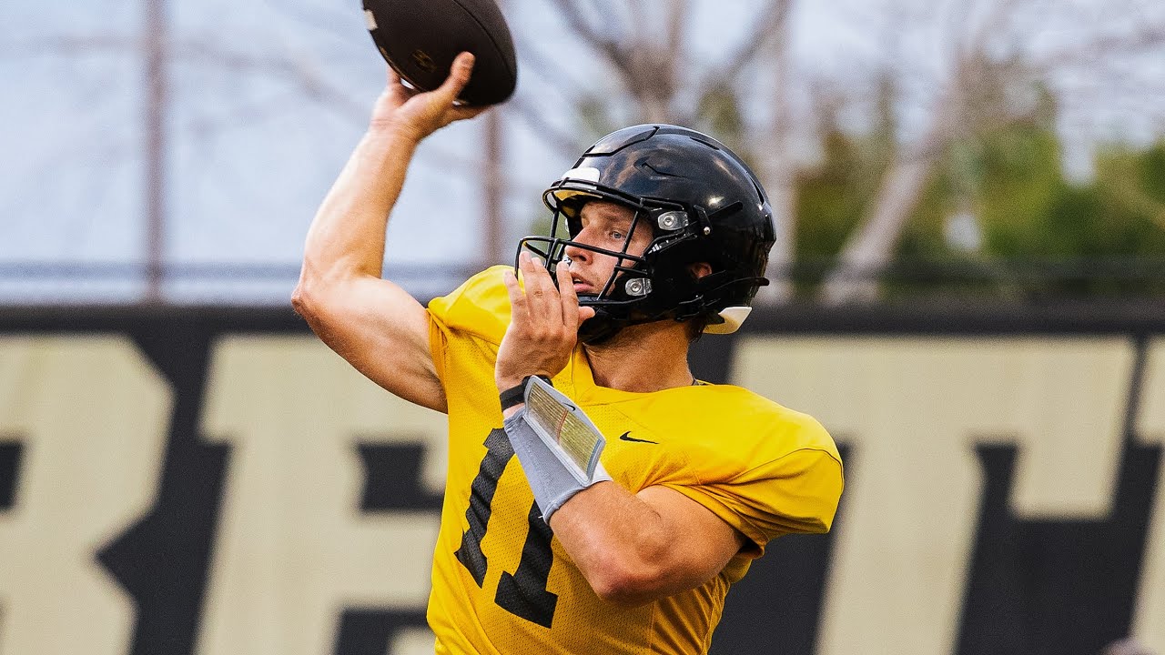 Iowa Football &mdash; Mark Gronowski Mic'd Up