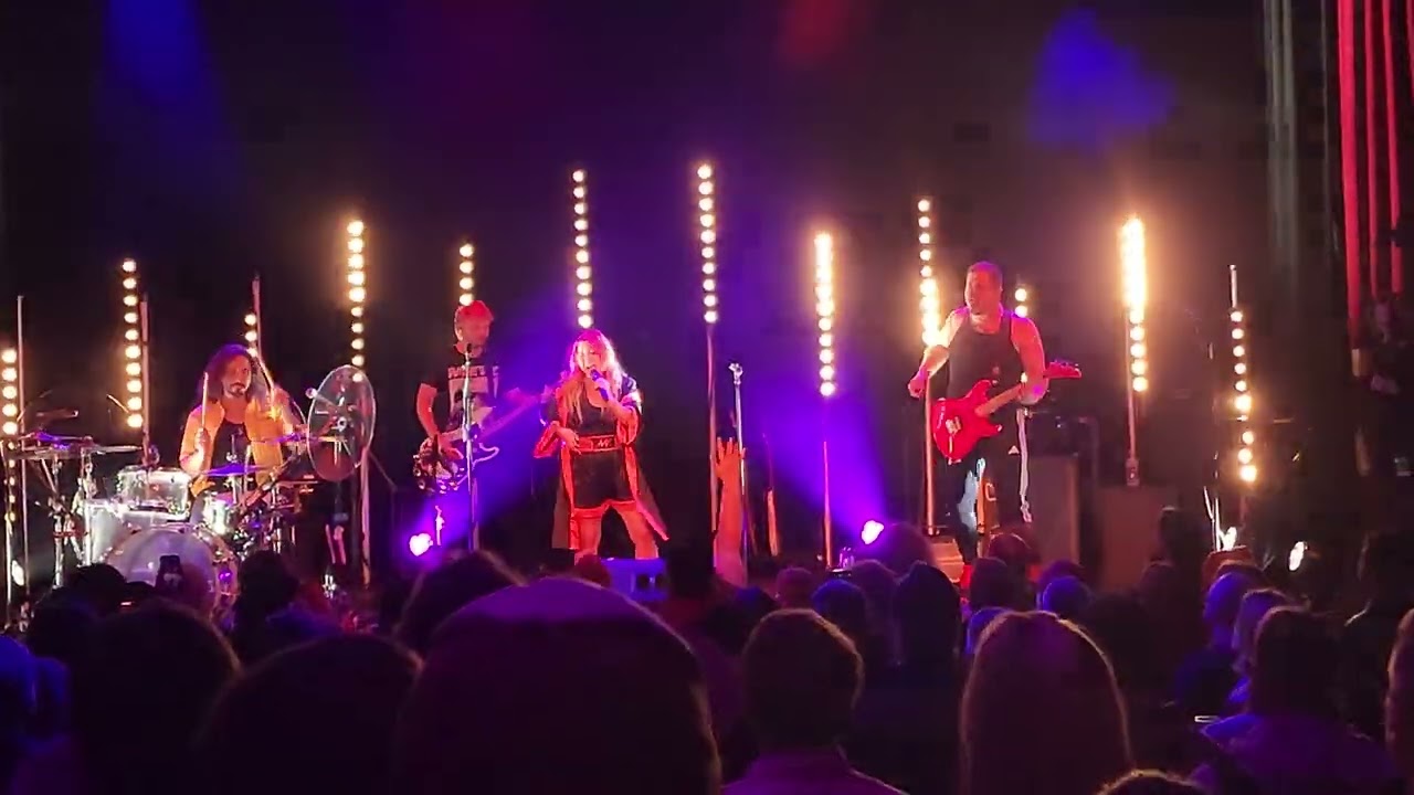 Hear Me Out by Monowhales (live in Vancouver 17-11-23)