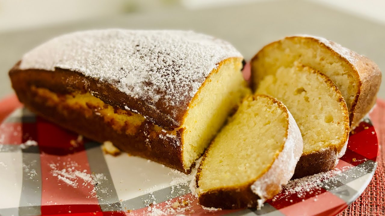 Torta con yogurt greco senza uova e senza burro | Facile e veloce per una deliziosa colazione!