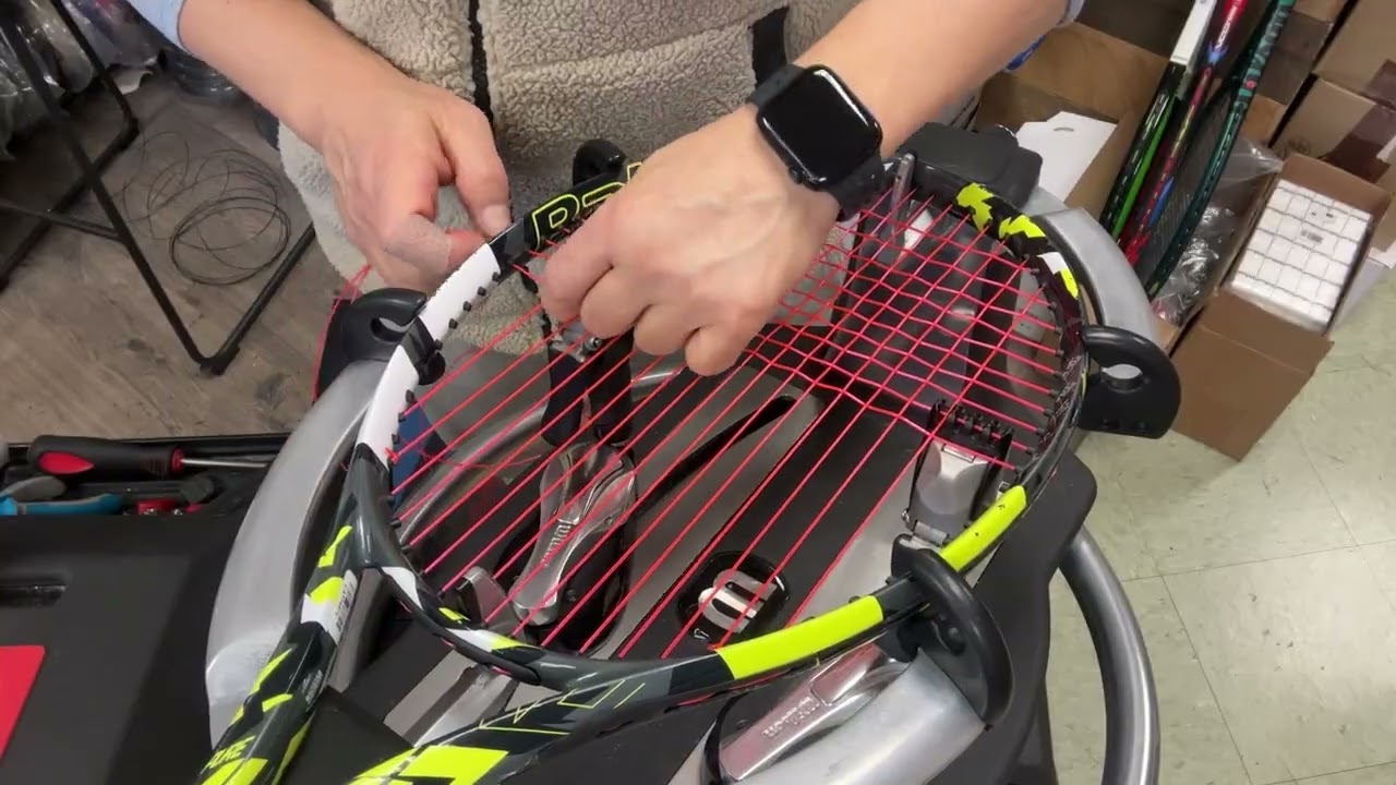 How to string a tennis racquet. Como encordar una racquets de tenis. 테니스 스트링 줄 묶어요.