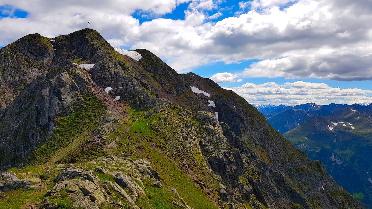 Monte Luco 2434 m- (VISTA DRONE 4K)   Laugenspitze  Maddalene