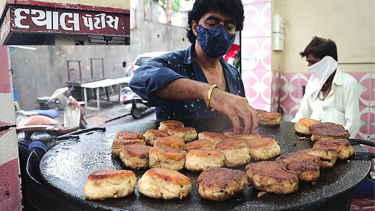 ૬૦ વર્ષ થી ફેમસ વડોદરા ની બેસ્ટ રગડા પેટીસ || Dayal Petis || Street food Vadodara Gujarat