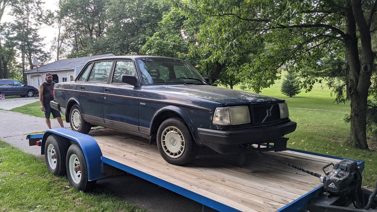 New 1992 Volvo 244: Walk-around.
