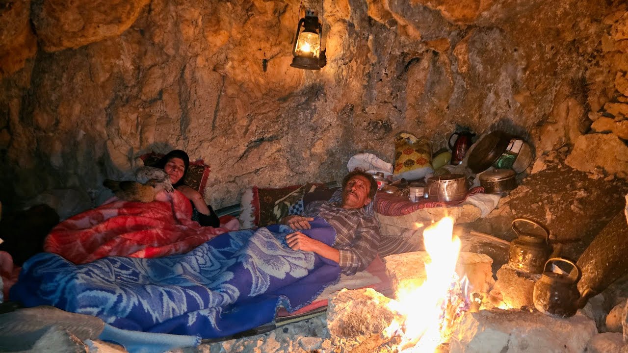 Survival Challenge in a Cave | A Nomadic Family&rsquo;s Struggle to Rebuild a Mountain Cave
