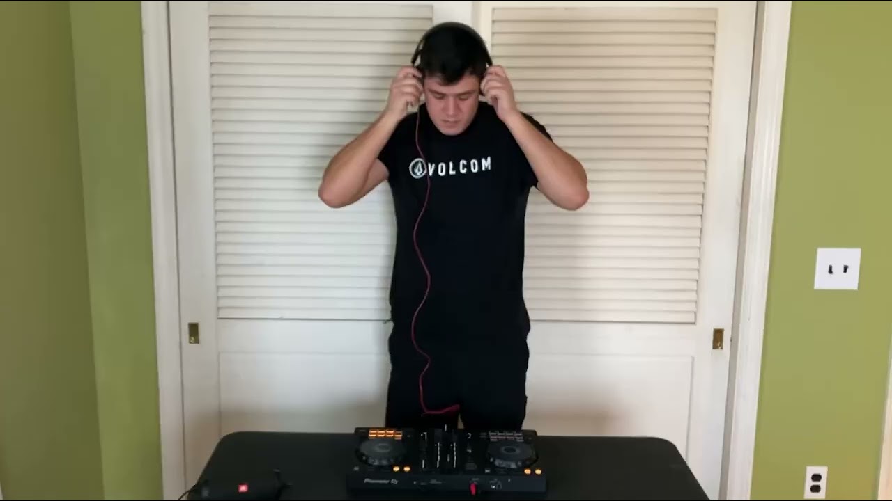 Thomas Harvick Bedroom Mix | Tech House Grooves