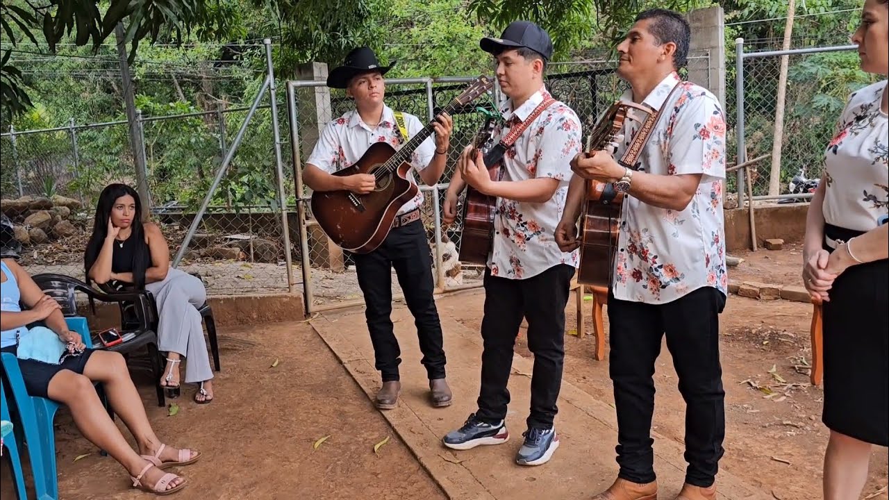 LOS MUSICOS ASI SORPRENDIERON ALAS MADRES CON ESTAS CANCIONES