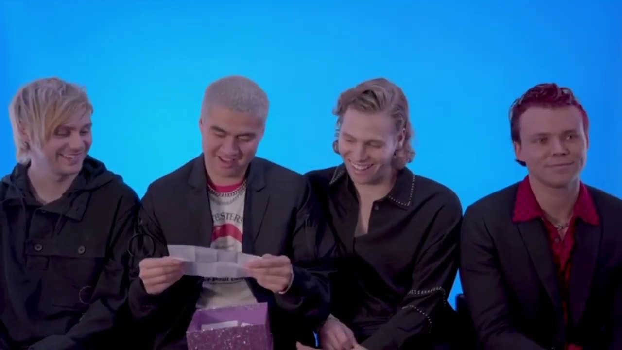 5sos read bad tweets but better