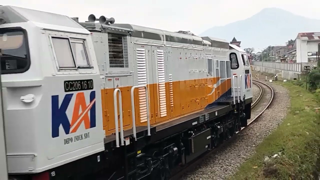 CC 206 16 10 SDT - KA 349 Commuter line Garut