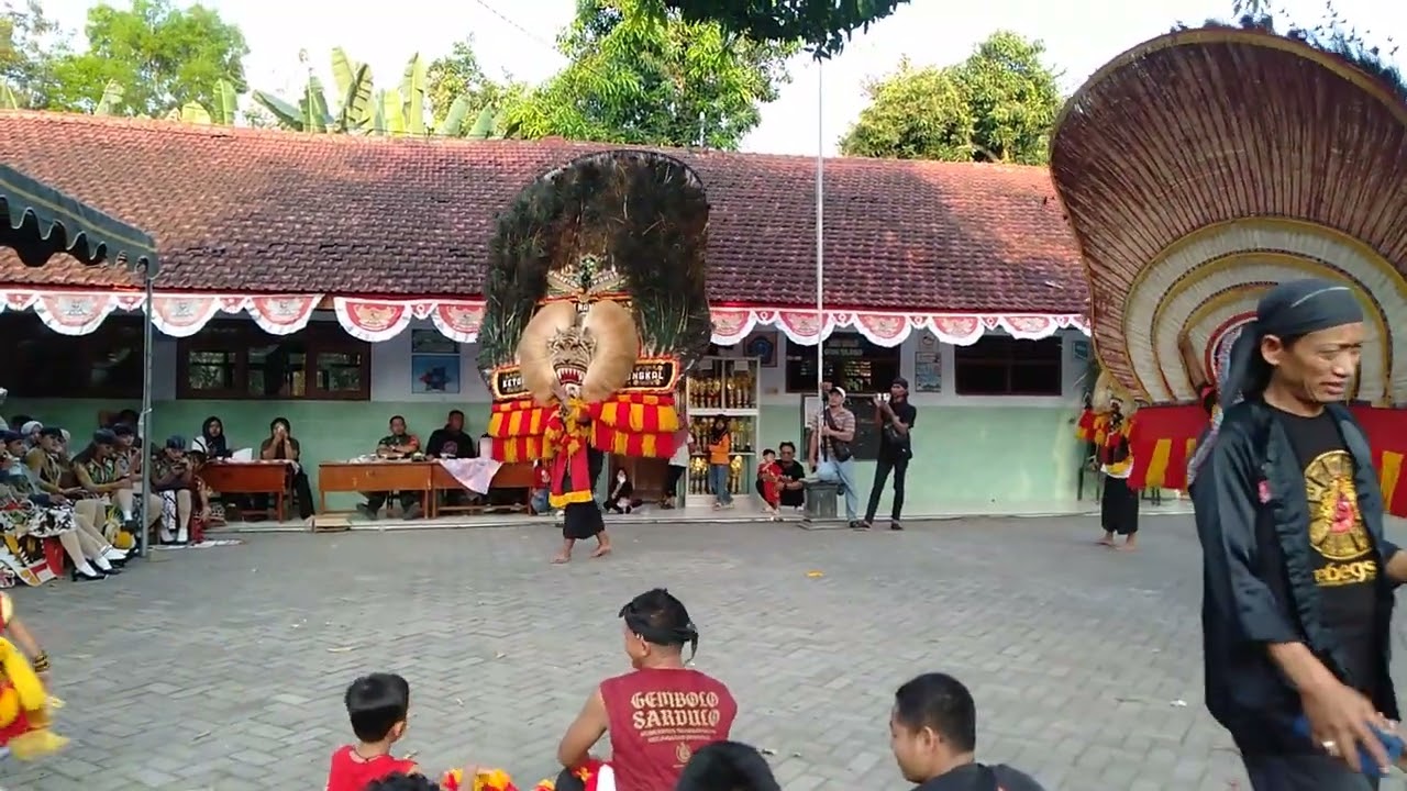 Aksi pembarong luar biasa reog ponorogo