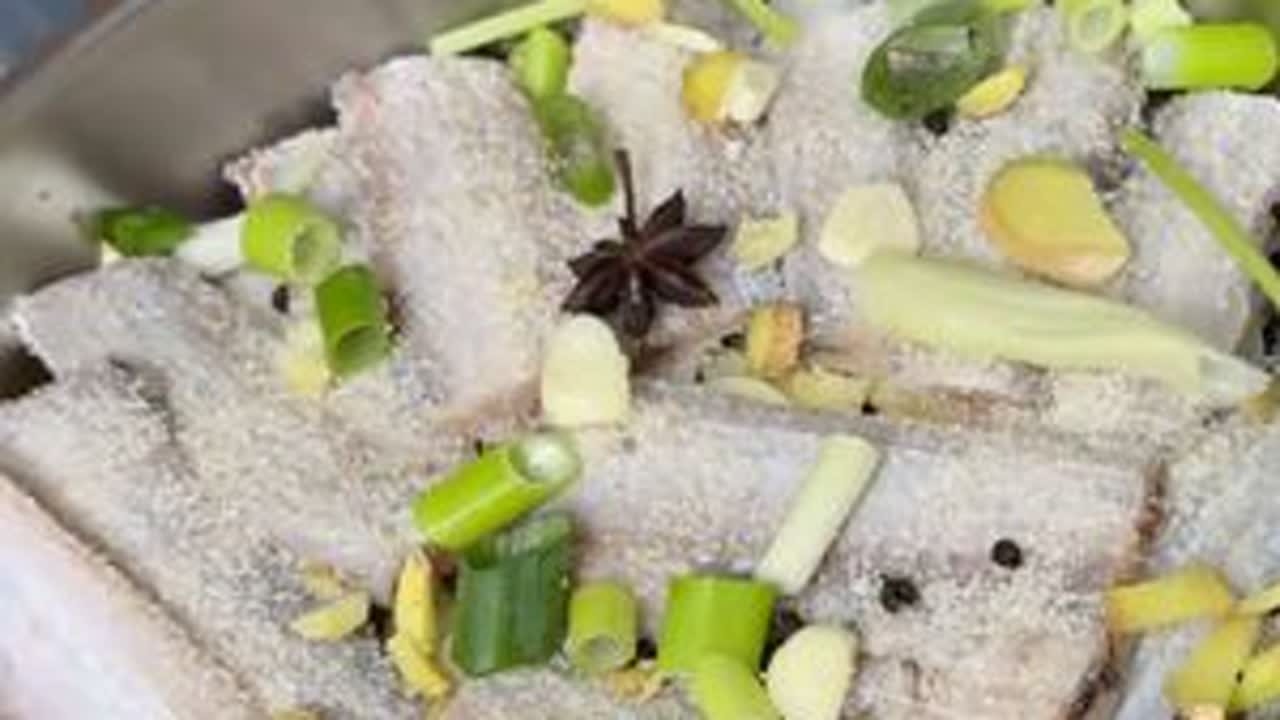 大伙要的腌咸鱼 教程来了  保姆级的教程看完保证你能学会 盐一定要炒#家常菜 #抖音美食创作人 #腌咸鱼