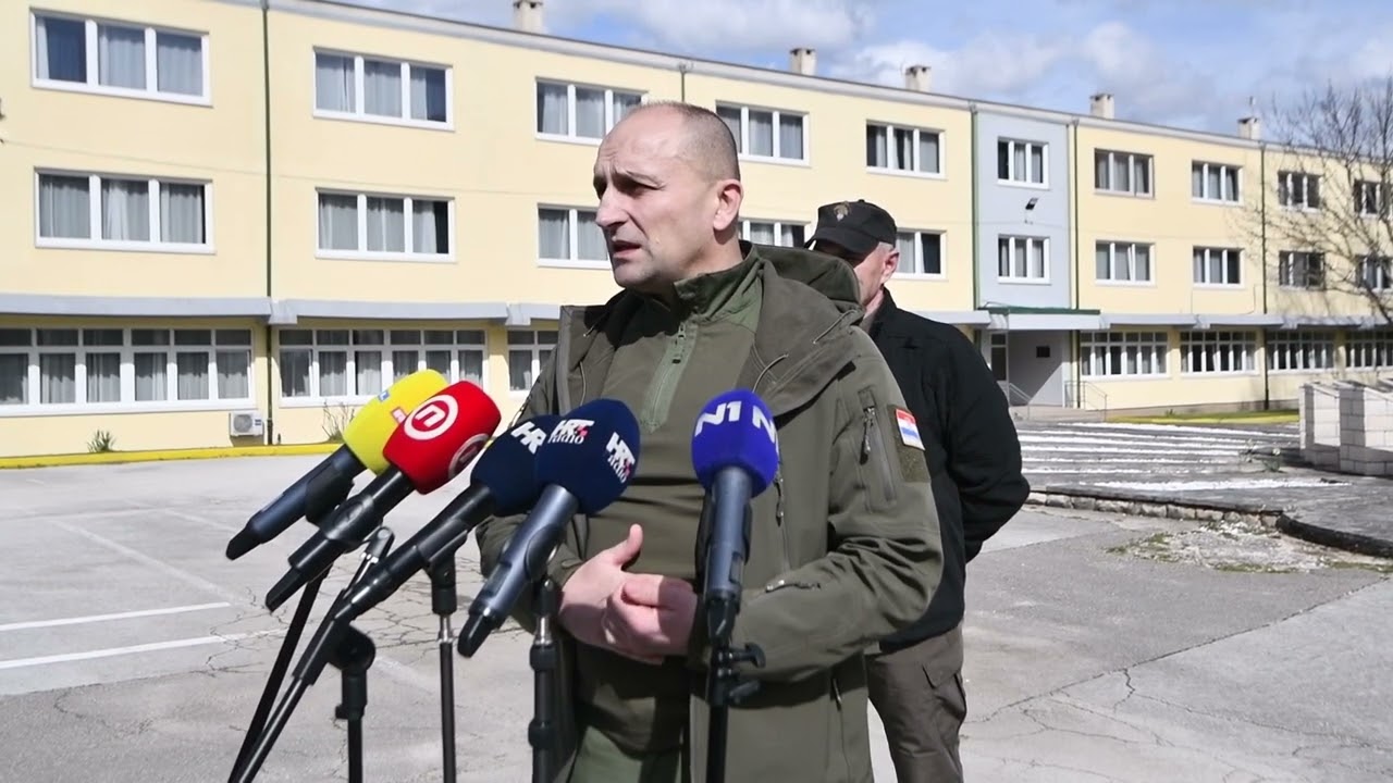 Ministar Ivan Anušić posjeti vojarnu u Kninu u kojoj će se obučavati ročnici
