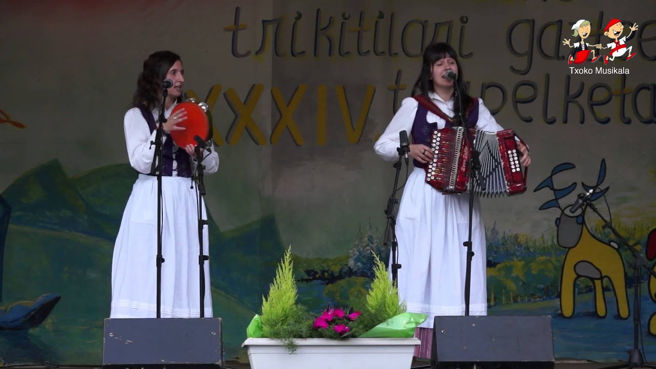 1408150401 Itsaso eta Irune Elizagoien ahizpak 2014ean Zeanuriko txapelketan