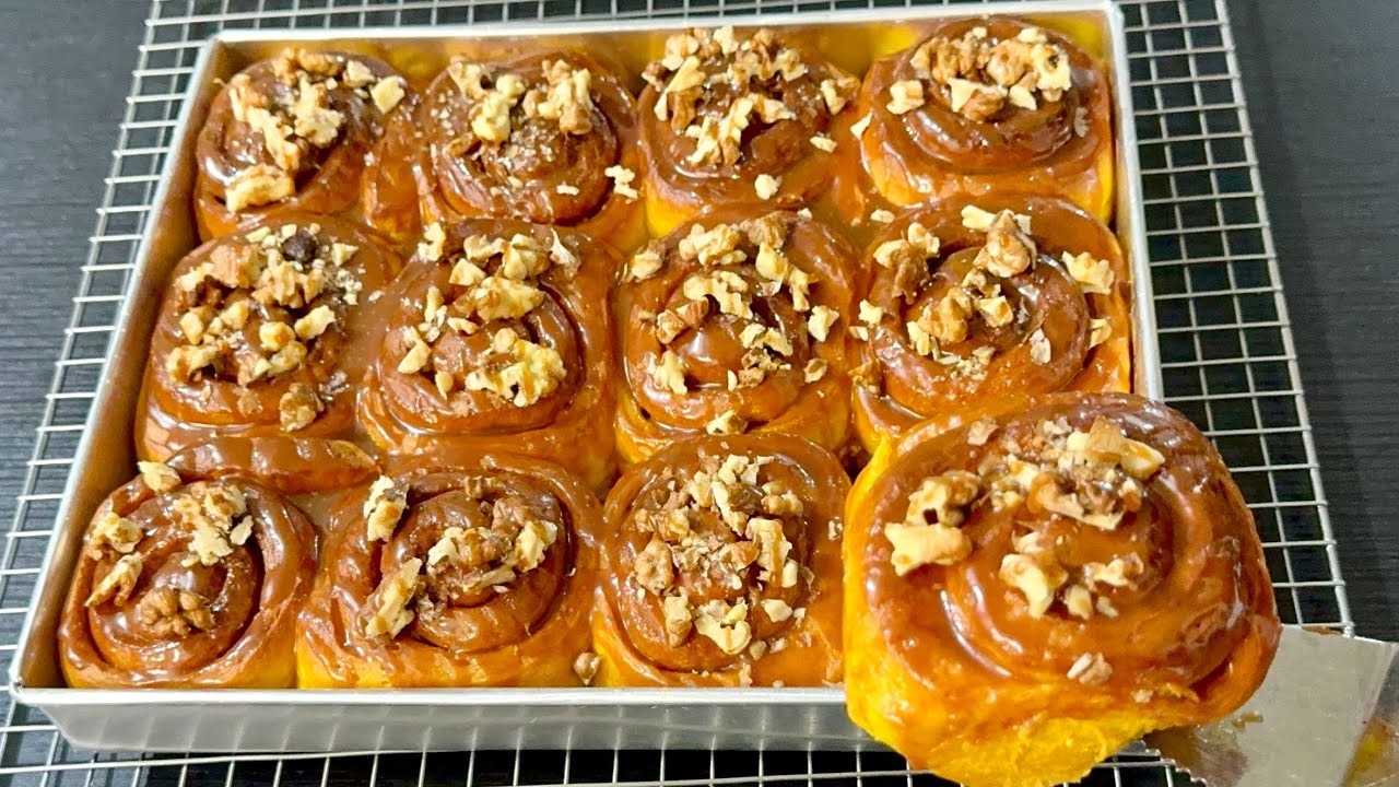 Roti gulung karamel Cinnamon rolls labu kuning