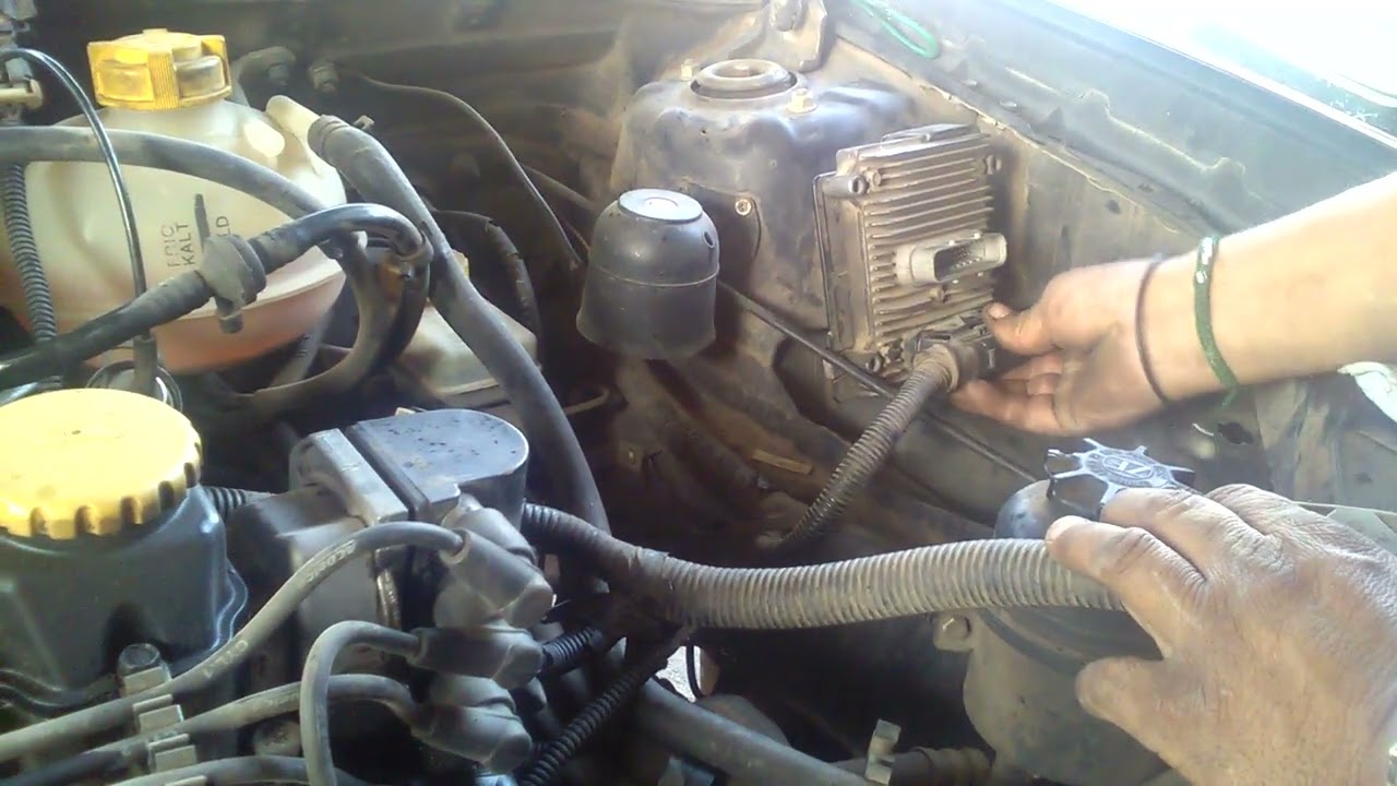 reparando falla de computadora de un chevy 2011