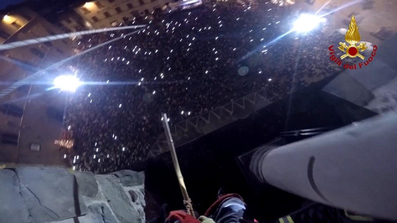 Pistoia, la discesa dal campanile ripresa dalla go-pro... della Befana