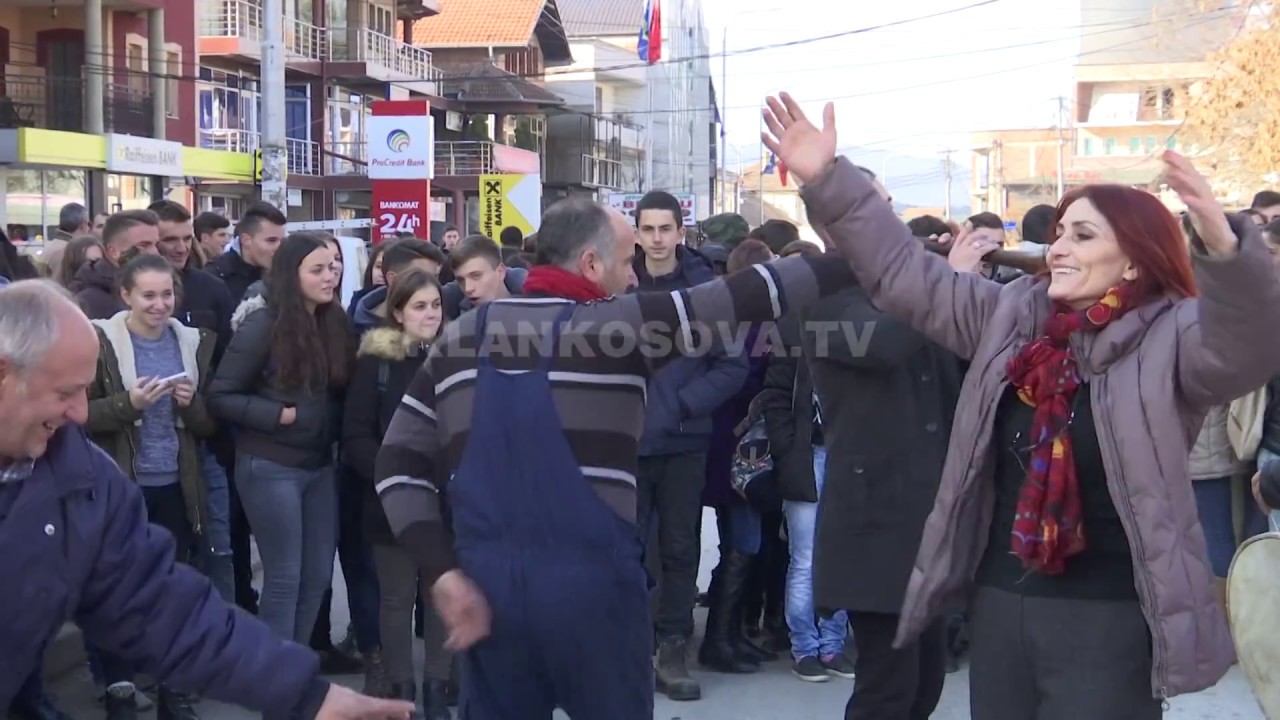 Kështu u festua në Obiliq, pas miratimit të ligjit - 30.11.2016 - Klan Kosova