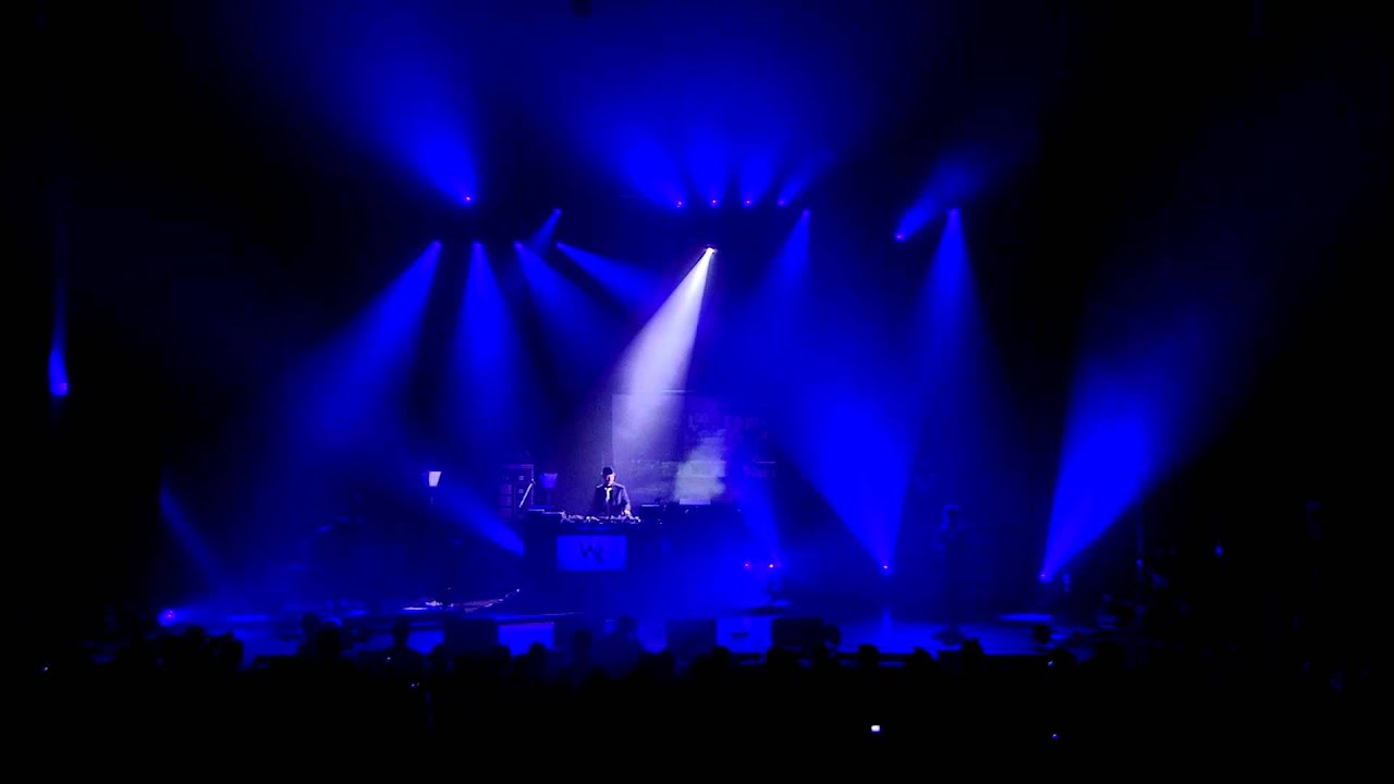 01 - WAX TAILOR - In The Mood For Live (Live Paris, Olympia 2010)