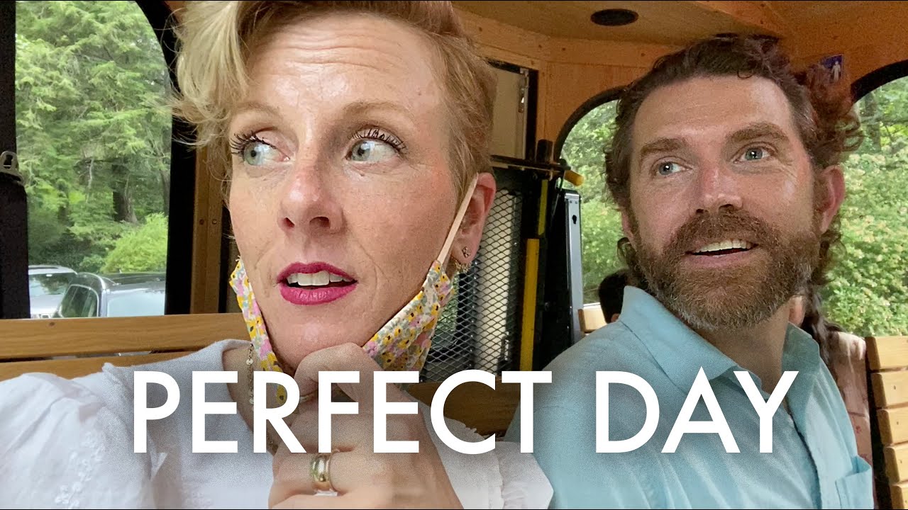 TOURING THE LARGEST HOUSE IN AMERICA : Adventuring Family of 11