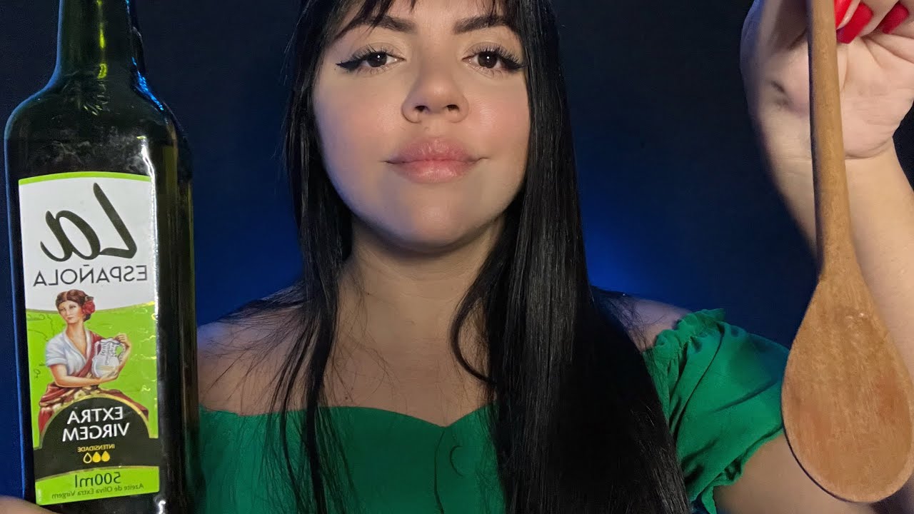 ASMR COMENDO SEU ROSTO COM UMA COLHER, MOUTH SOUNDS