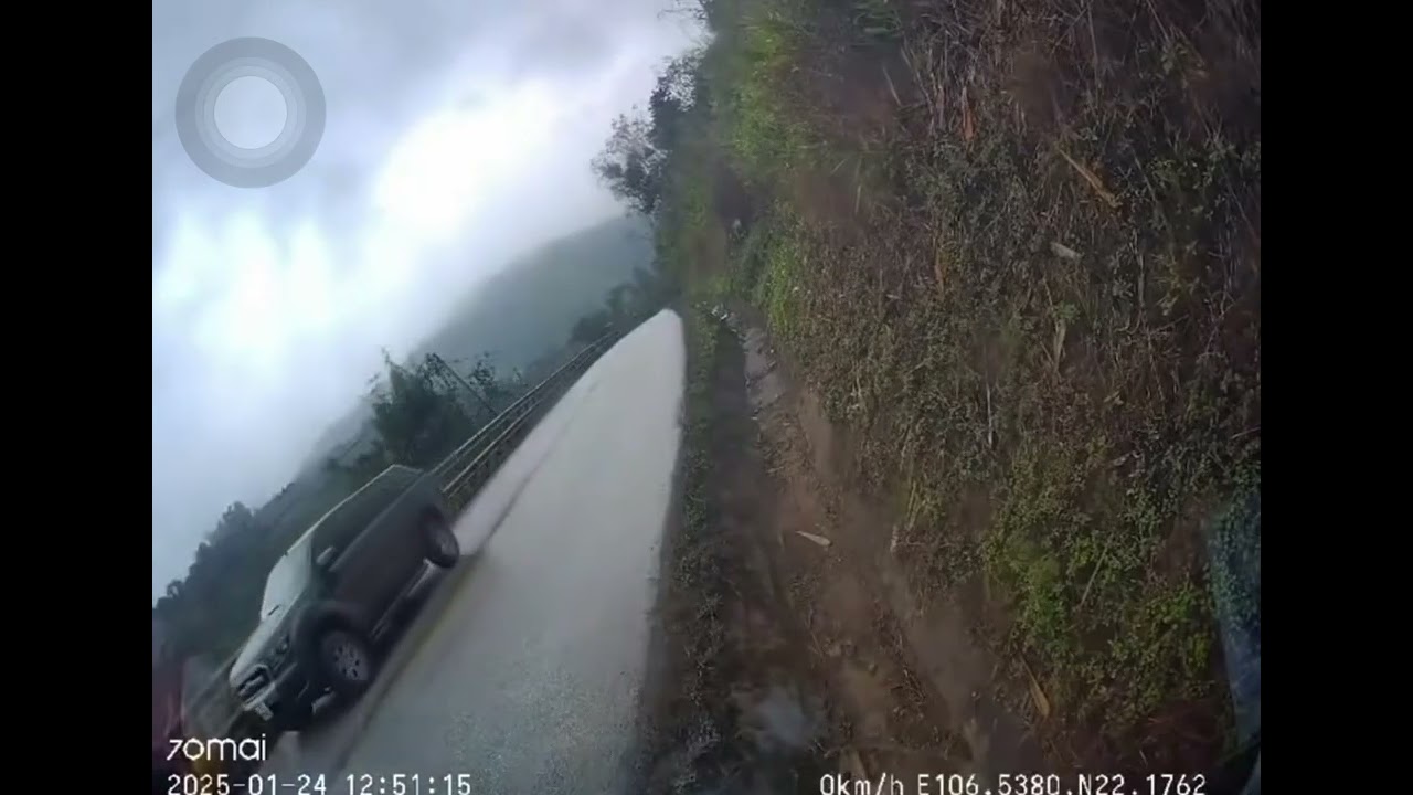 Reckless overtaking on a curve caused another car to have an accident